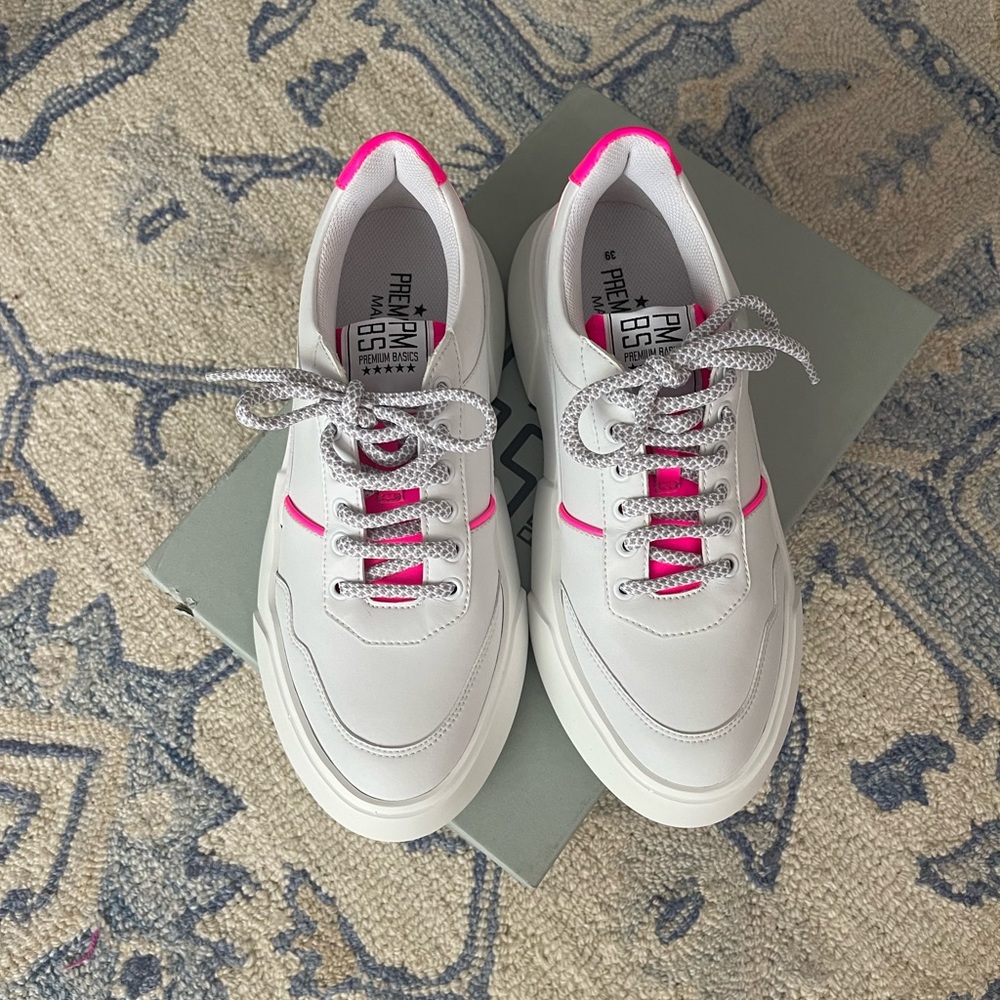 Premium Basics Sneakers
